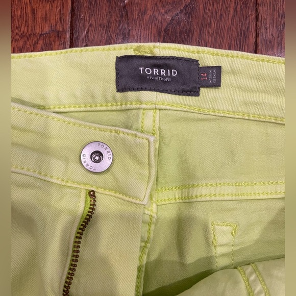 Torrid Women's Shorts Size 14 Wash Stretch High-Rise Neon - Picture 3 of 7